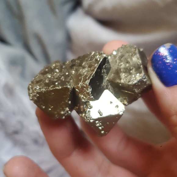 Nice chunky pyrite crystal octagonal pyrite for good luck & manifesting abundanc - Picture 3 of 4